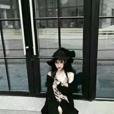 黑色系女生头像
