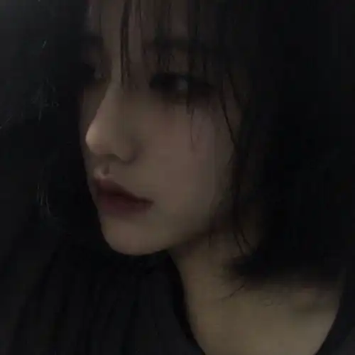复古暗黑风丧系女生头像
