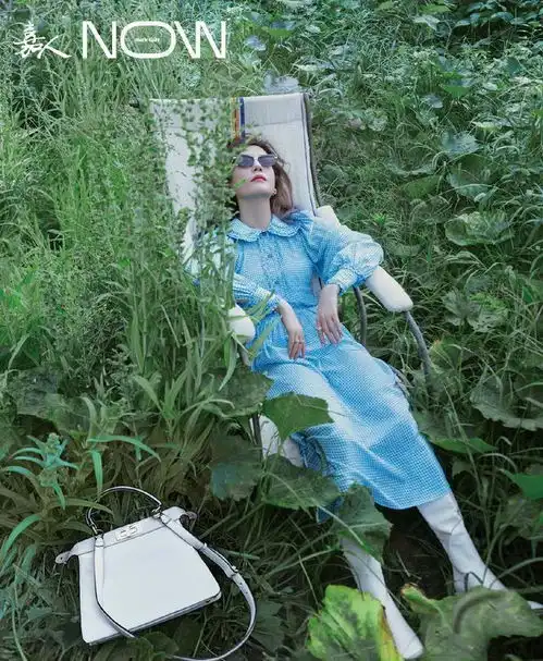 最禁欲系清纯大刊赵薇湿发造型美成灵动少女,笑容甜美胜过初恋
