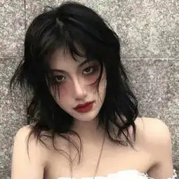 女生头像锁骨露肩吊带

