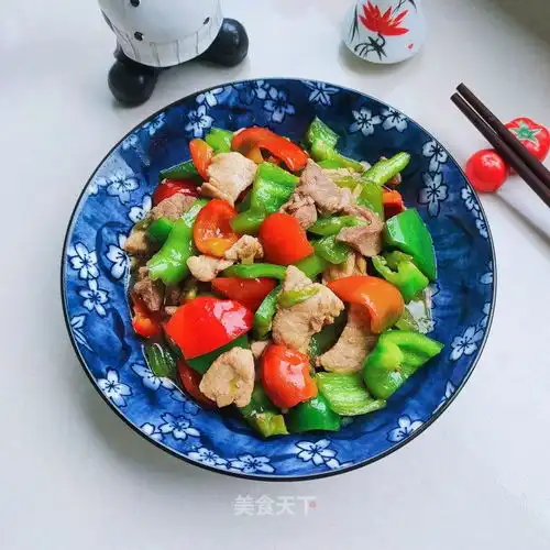 青红椒炒肉的做法青红椒炒肉怎么做雨中漫步krsjpx的菜谱
