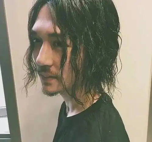 男生剪完日系发型,颜值疯狂上涨
