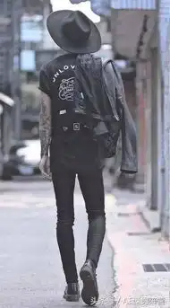 大皮鞋直筒裤夹克衫
