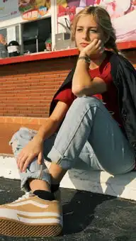 青春活力的欧美图片女生皮肤大全夏日主题系列的欧美女生图片
