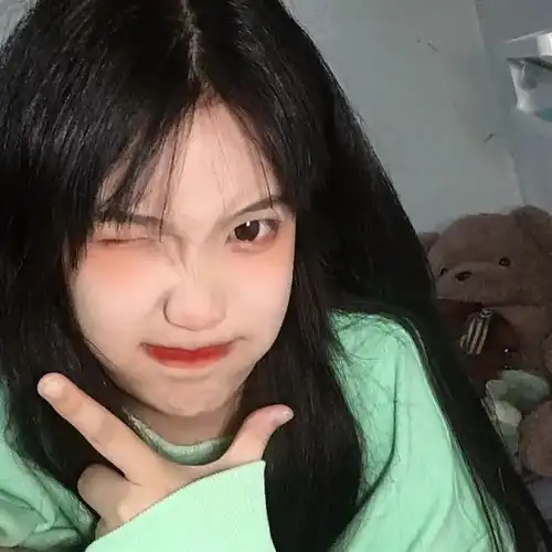 一眼万年的女生头像
