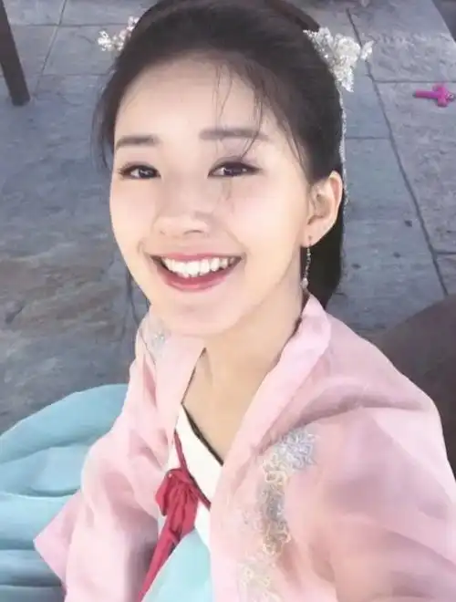 新晋甜系掌门人还是赵丽颖接班人网红出身的赵露思凭什么
