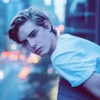 一些帅气文艺小清新的男生头像
