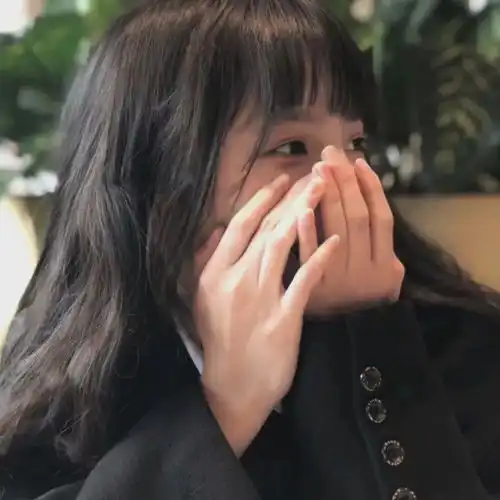头像爱情是对对方的高估
