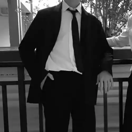 头像不露脸微丧黑色系男头像
