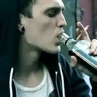喝酒水的男生头像qq头像男生喝酒颓废
