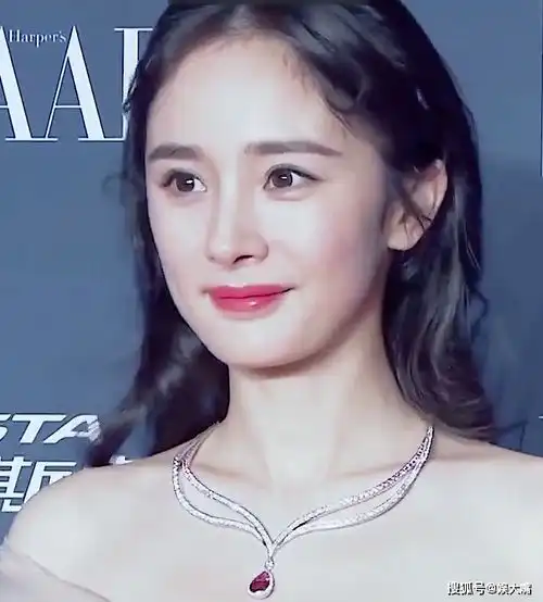 杨幂,请远离粉丝的生活8g冲浪少女连曝金句网友隐私被她看光

