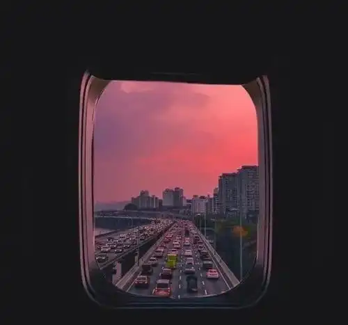 网易云热评我也曾因为某个人,一晚一晚的哭到失眠,哭到自己都看不起自己
