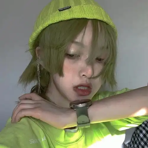 发色女头下次遇见喜欢的人,记得要勇敢
