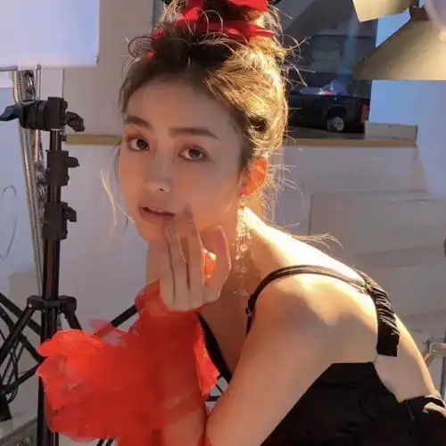 是喜欢的女生头像啊
