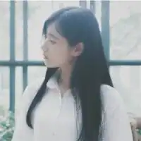 森系唯美小清新女生头像精选花儿开在雨季心碎在手里
