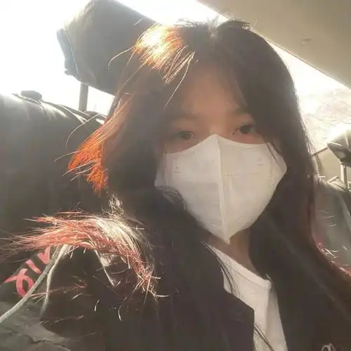女头白山茶终究没敌过红玫瑰
