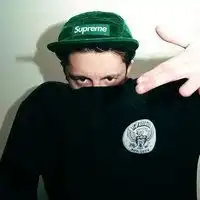 比较害怕班主任,然后上课一跟她对视就会脸红,好尴尬啊,怎么让自己不脸红
