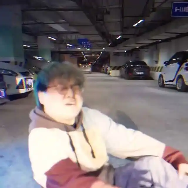 没监控要收拾嚣张的人,自身得具备收拾人的本事,否则为此买单
