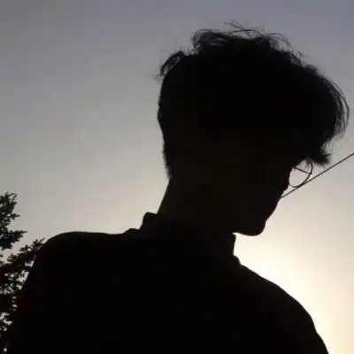 成熟小清新帅气男生头像
