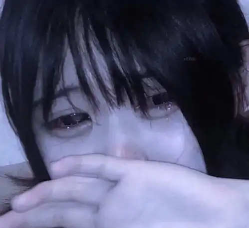 ins适合情绪低落时用的丧系女生头像
