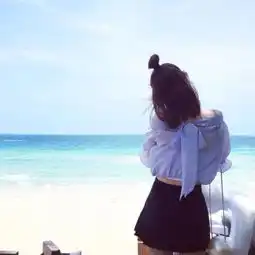 时尚经典的海边女生头像

