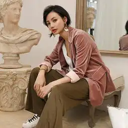 原来粉色不止是甜不是只有甜美系少女才适合穿
