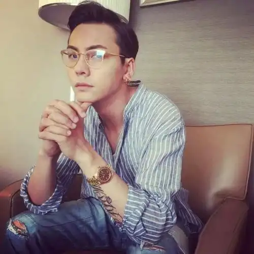陈伟霆再次用肌肉挑战一切,你所羡慕的他,性感可不是一天炼成的

