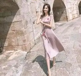 女人皮肤不白,穿衣要有质感这3种颜色可多穿,显白又高级
