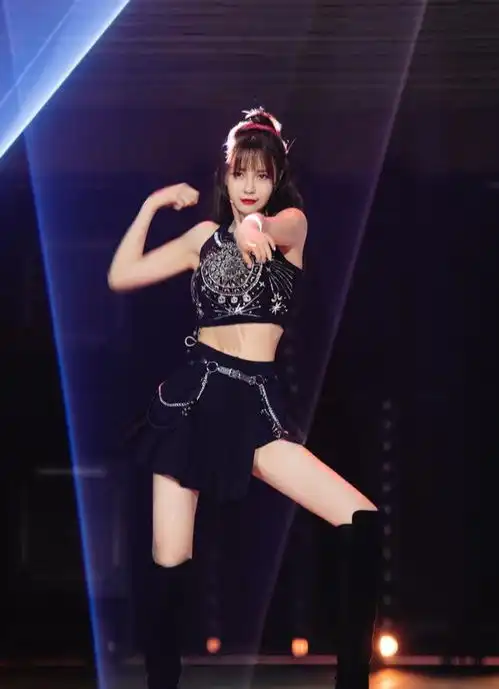 沈梦辰扔掉村花逆袭成潮流girl机场粉嫩造型比女团惊艳,真少女
