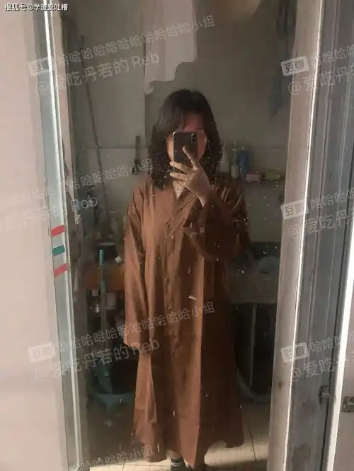 最尴尬的一次经历女神上厕所时掉进坑里没脸见人了
