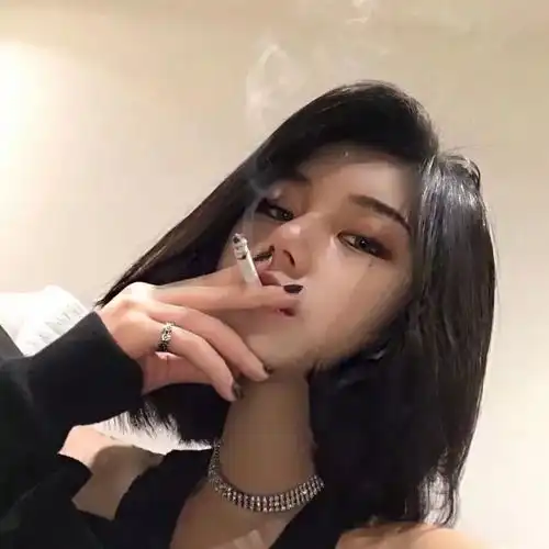 个性背影丨抽烟丨闺蜜头像
