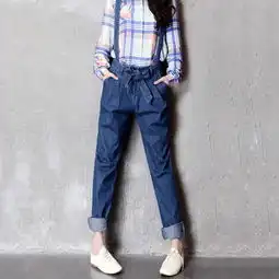 请问各位这件绿色的格子衫应该搭配什么样子的短裤或者裤子啊
