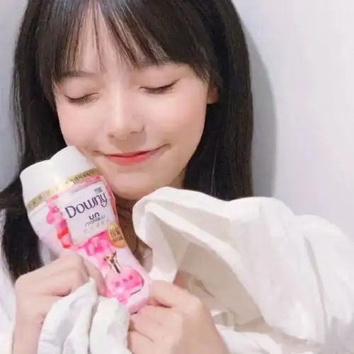 粉色系女生头像
