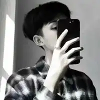 qq头像男生真人帅气真人帅气用手机挡脸的男生qq头像
