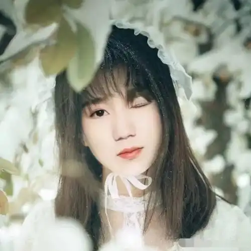 三小只新版女装来了小凯变校花,千玺变女神
