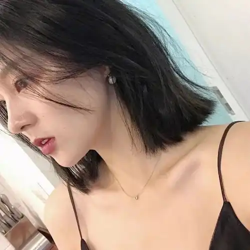 一个人就能玩转当下流行最火的八款发型
