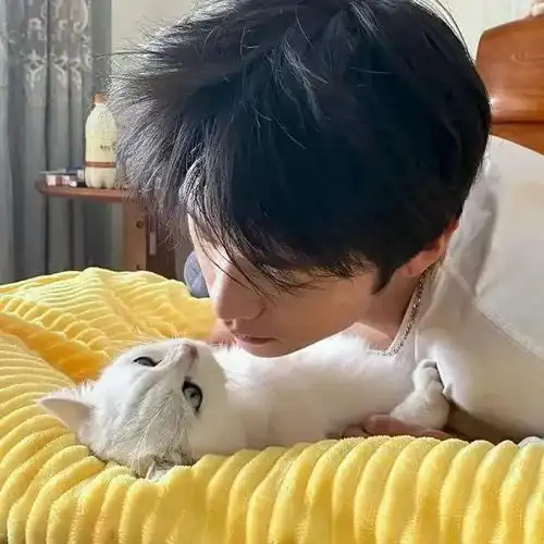 10张禁欲系帅哥男生头像
