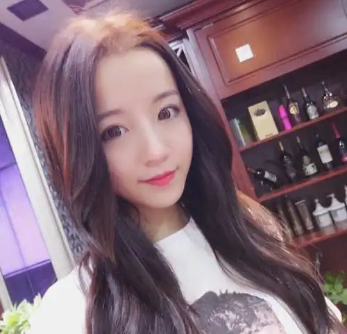 又一个美女主播凉了网红莉哥戏唱国歌遭封禁黑历史被曝出
