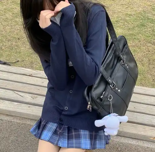 ins甜丧冷淡风女生头像15
