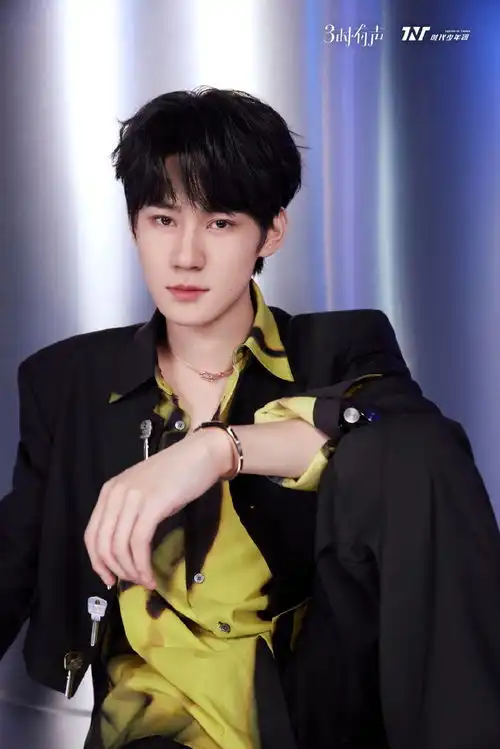 组图时代少年团三周年团体写真黑色系造型时尚感满满
