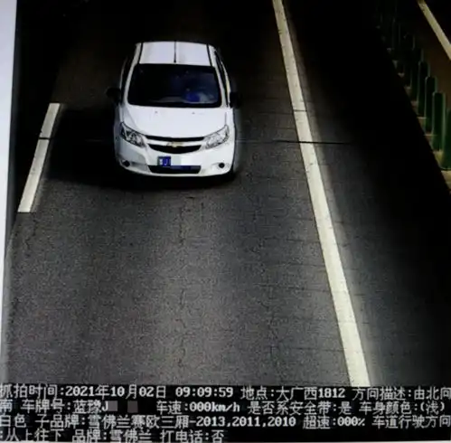 200元罚款,记6分濮阳一轿车在高速公路行车道内违法停车
