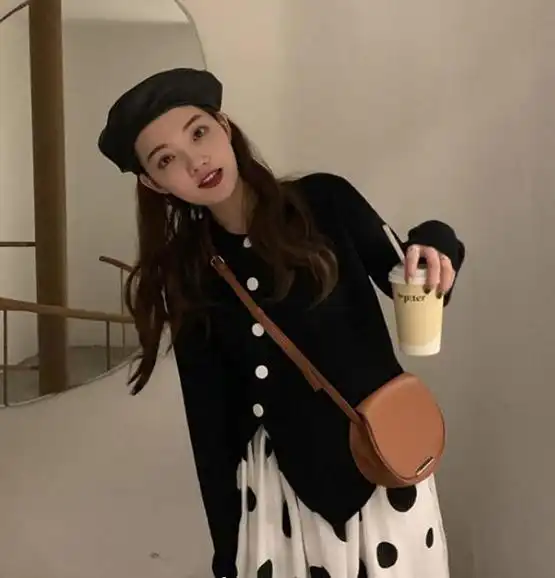 清新甜美的韩系穿搭示范,遮肉显瘦显腿长,微胖的女人也可以穿
