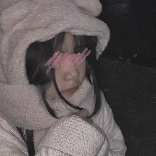 深夜一眼心酸的丧系文案再爱就不礼貌了

