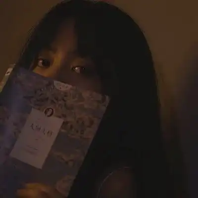 暗示心酸的丧系文案身处低谷的人看谁都像救赎
