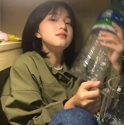女生头像你身处年轻辜负年轻很快也将不再年轻
