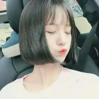 短发女生头像
