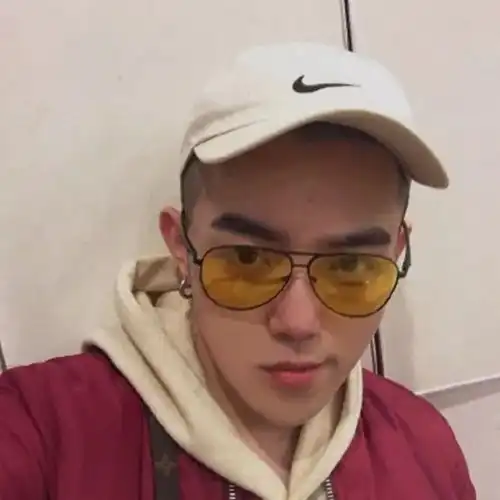头像你那么爱笑却还是抵不过内心的四处荒芜
