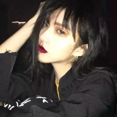 丧系女生头像我猜中开头,却没猜中结局
