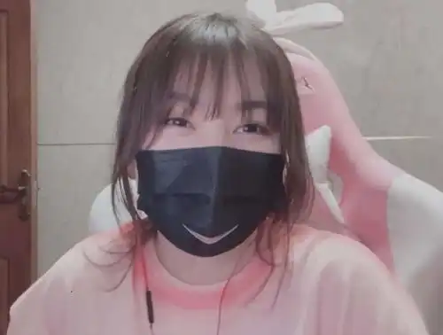 屏幕都装不下小团团露脸再惹争议,这腰杆真不是虎式坦克
