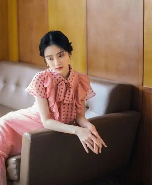 打造初夏的美丽回忆少女感十足的粉色装,穿出甜美女人味
